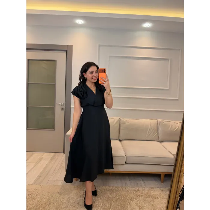 Tasarım Gül Detaylı Elbise