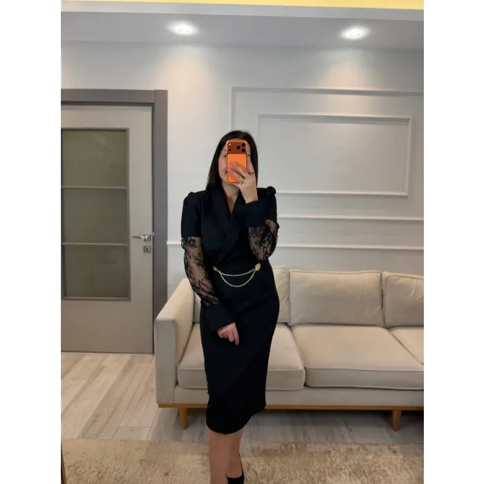 Zincir Detaylı Kol Dantel Elbise