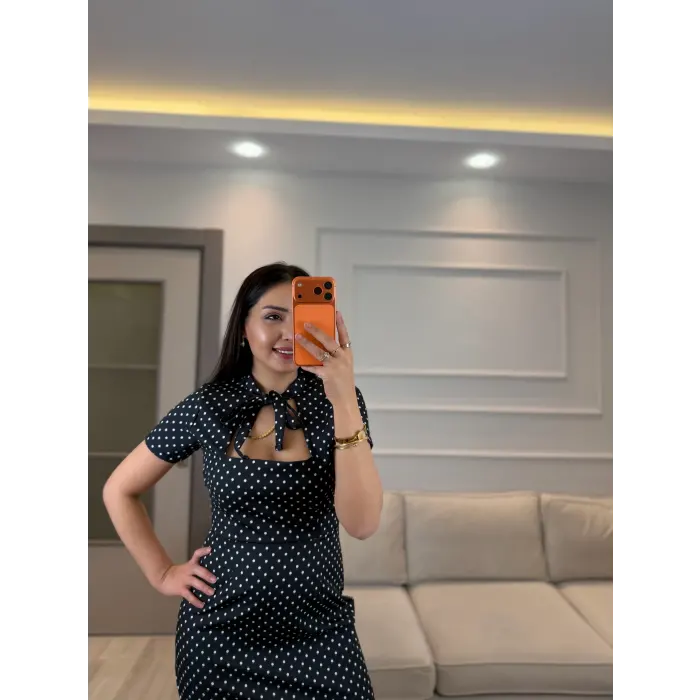 Yaka Bağcıklı Puantiyeli Elbise