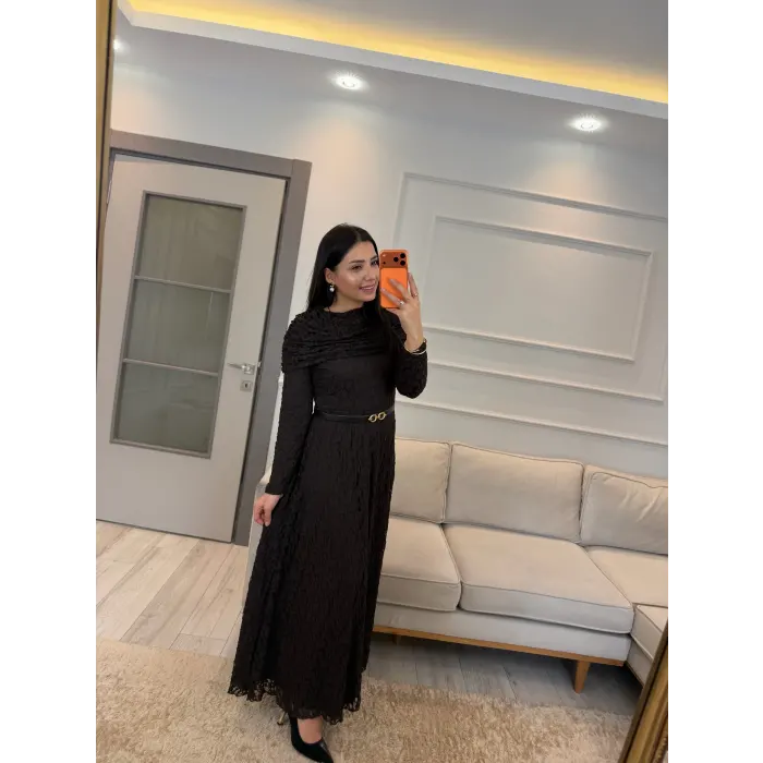 Tasarım Kapalı Madonna Detaylı Güpür Elbise