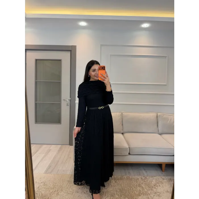 Tasarım Kapalı Madonna Detaylı Güpür Elbise