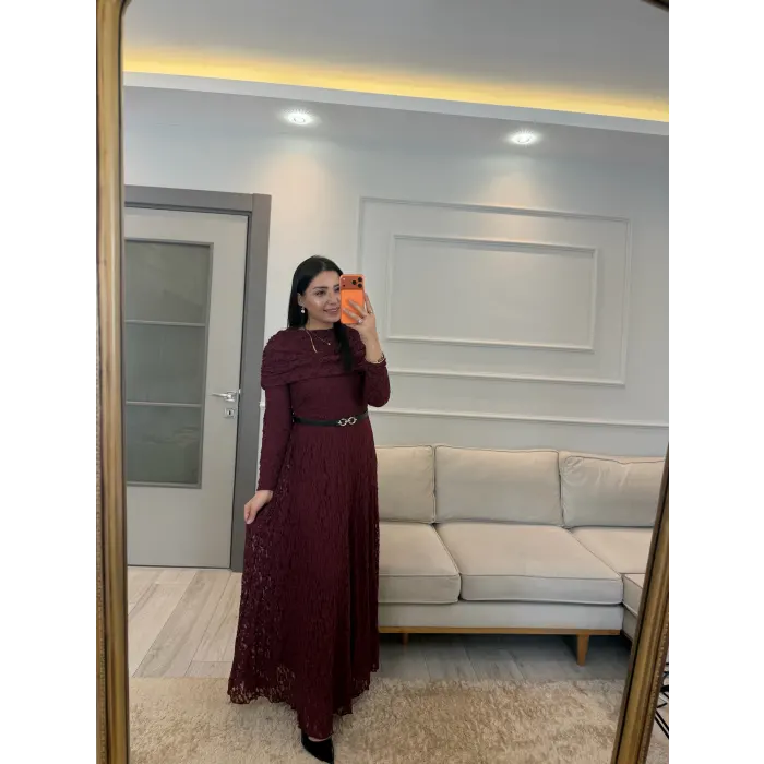 Tasarım Kapalı Madonna Detaylı Güpür Elbise