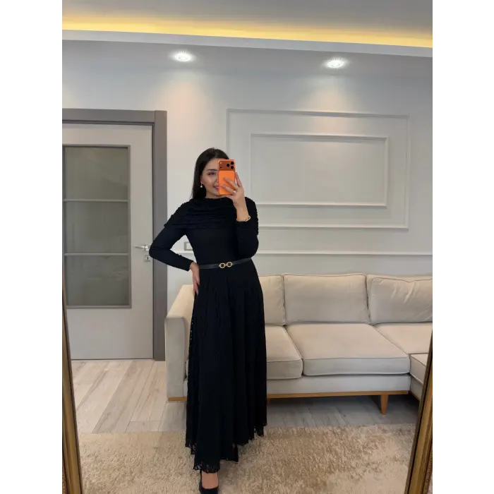 Tasarım Kapalı Madonna Detaylı Güpür Elbise