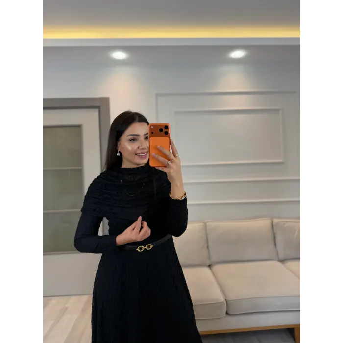 Tasarım Kapalı Madonna Detaylı Güpür Elbise