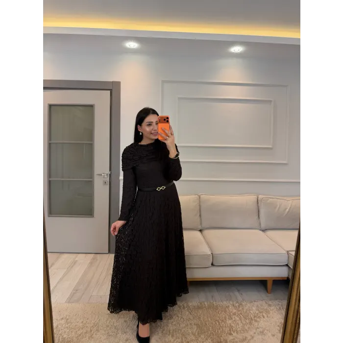 Tasarım Kapalı Madonna Detaylı Güpür Elbise