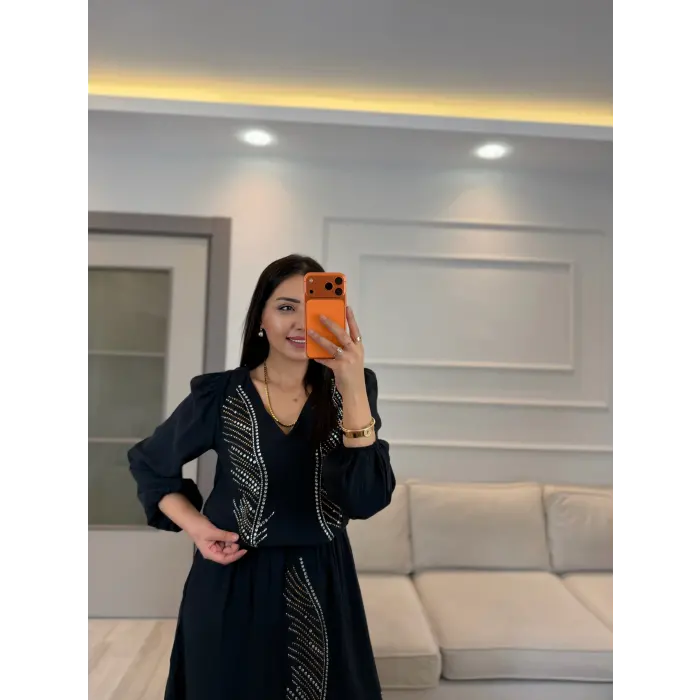 Taş Detaylı Tasarım Elbise