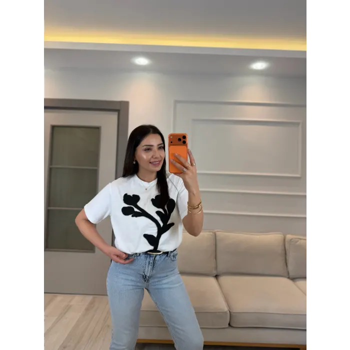 İpkyl Üç Boyutlu Çiçek T-Shirt