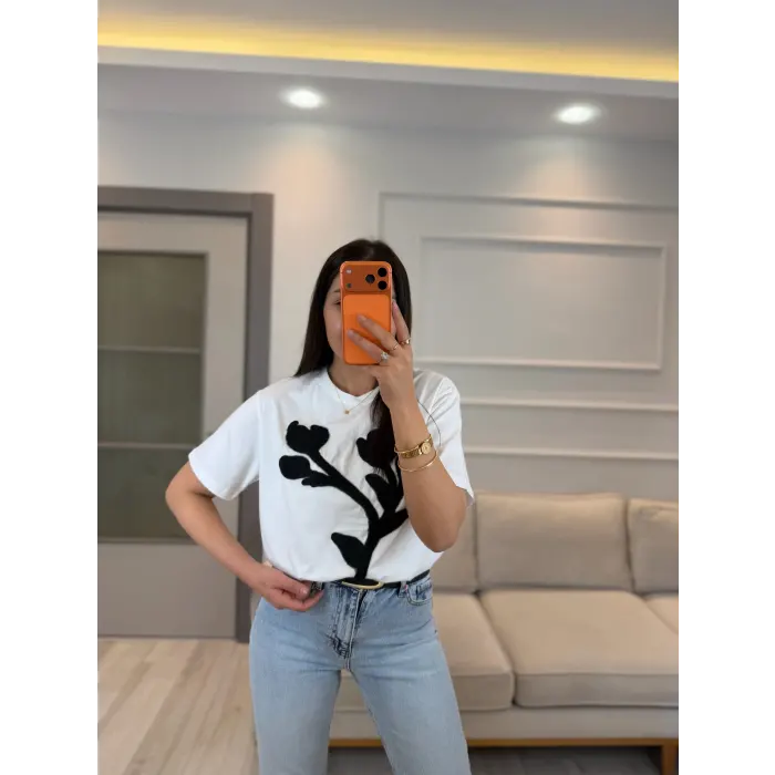 İpkyl Üç Boyutlu Çiçek T-Shirt