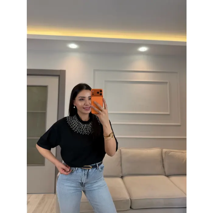 Mairin Yaka Taşlı T-Shirt
