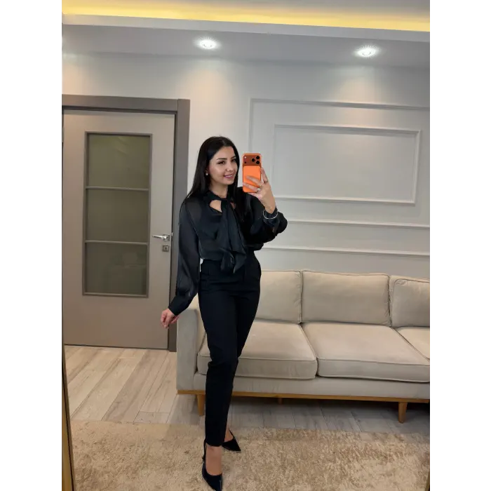 Organize Fular Detaylı Gömlek