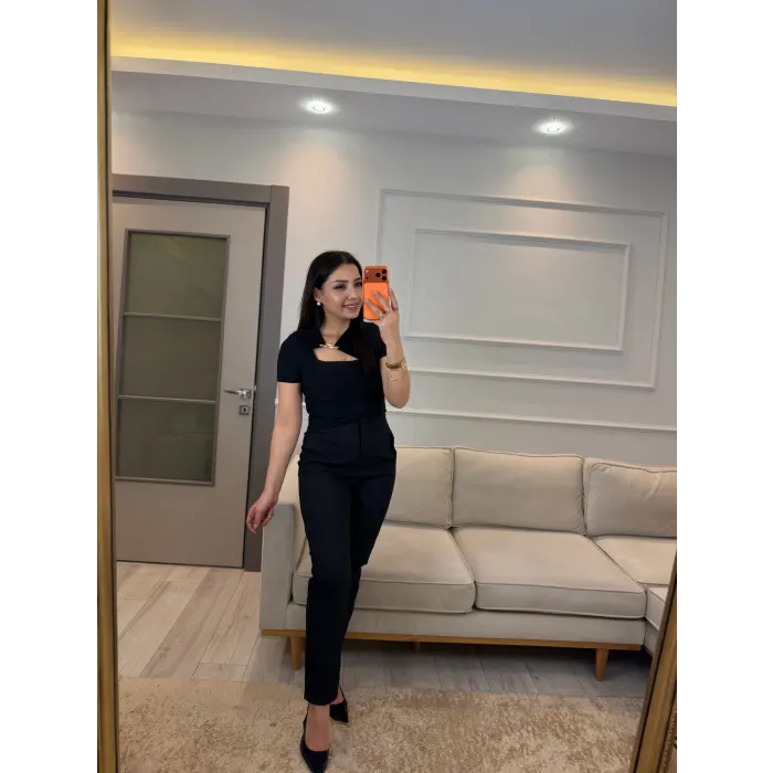 Yaka Dekolte Toka Detaylı Bluz