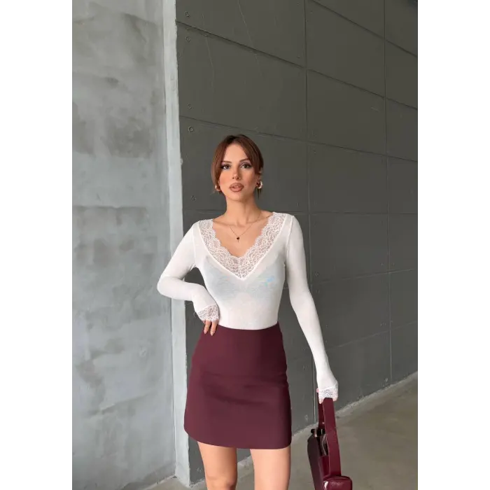 V Yaka Dantel Detaylı Bluz