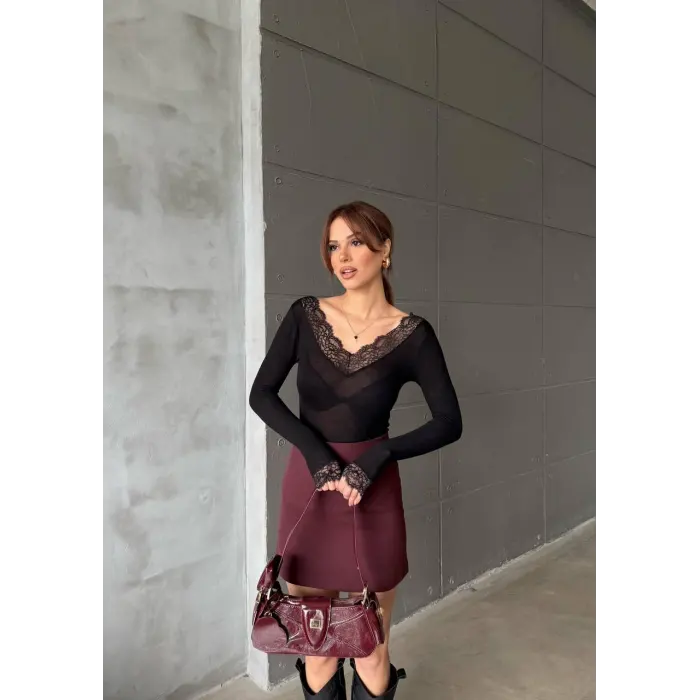 V Yaka Dantel Detaylı Bluz