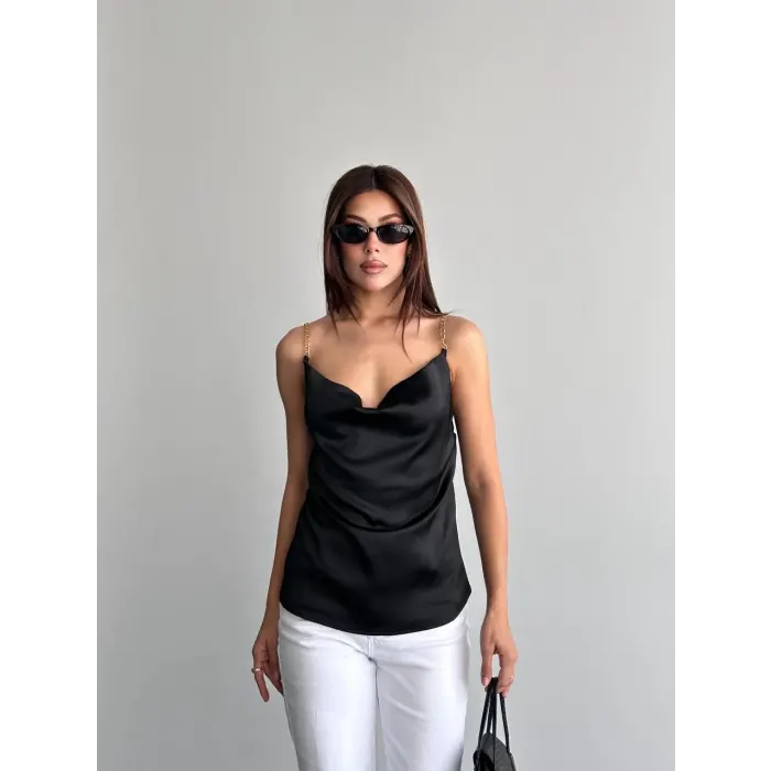 Saten Degaje Yaka Zincir Askılı Bluz