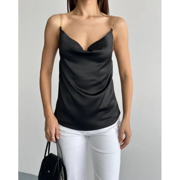 Saten Degaje Yaka Zincir Askılı Bluz