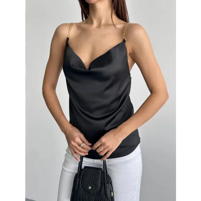 Saten Degaje Yaka Zincir Askılı Bluz