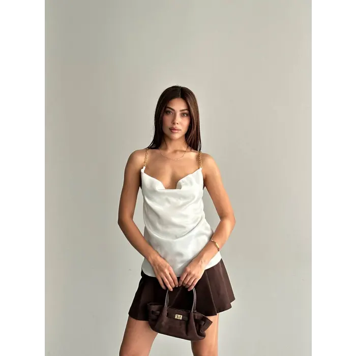 Saten Degaje Yaka Zincir Askılı Bluz