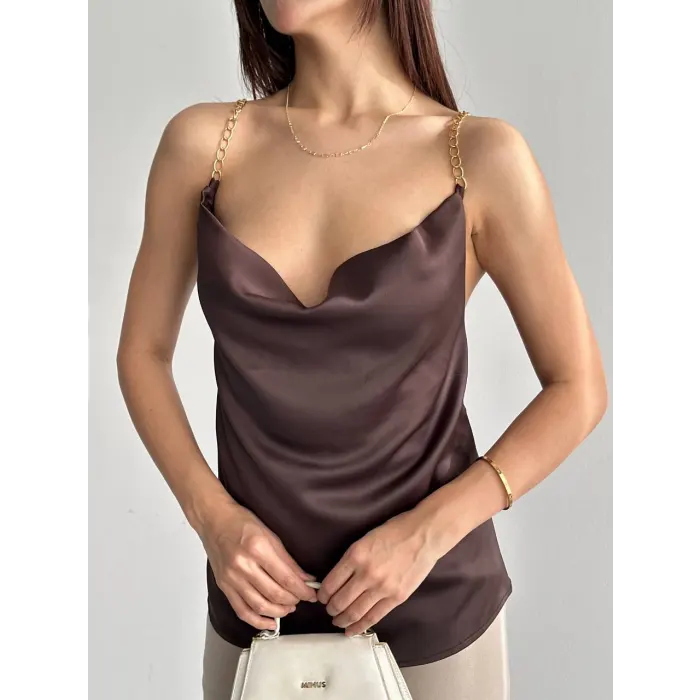 Saten Degaje Yaka Zincir Askılı Bluz