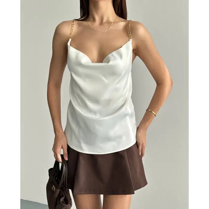 Saten Degaje Yaka Zincir Askılı Bluz