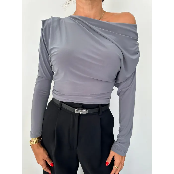 Arin Omzu Pileli Bluz