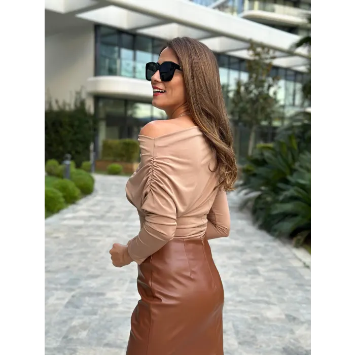 Arin Omzu Pileli Bluz