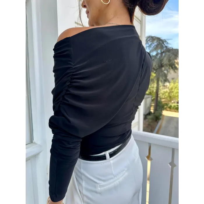 Arin Omzu Pileli Bluz