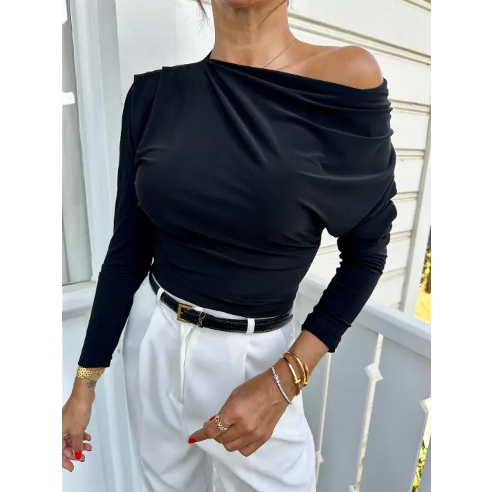 Arin Omzu Pileli Bluz