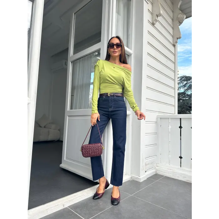 Arin Omzu Pileli Bluz