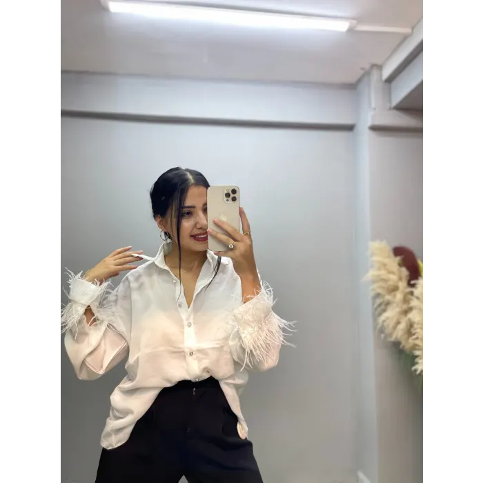 Darin Kolları Tüy Detaylı Gömlek