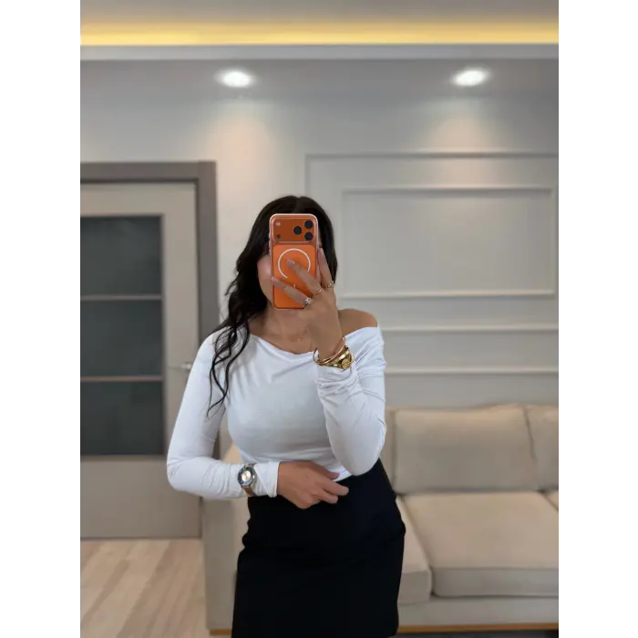 Degaje Yaka Yan Büzgülü Bluz