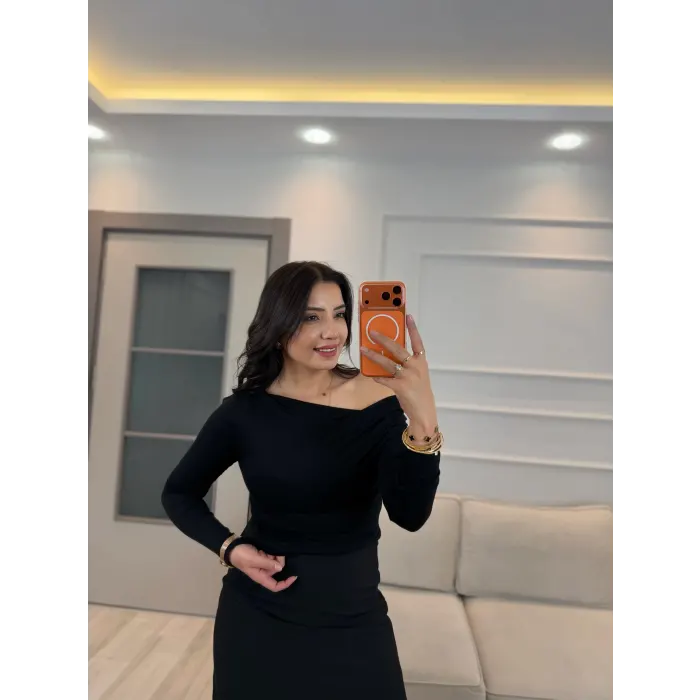 Degaje Yaka Yan Büzgülü Bluz