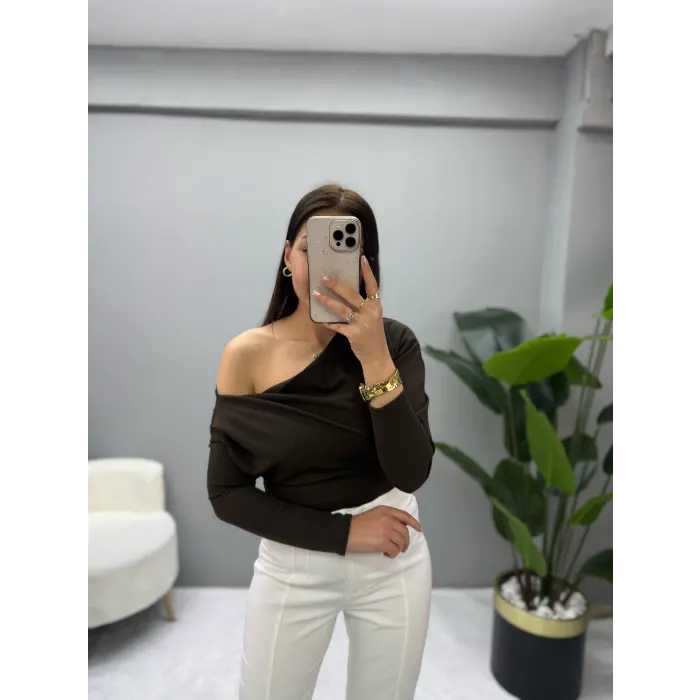 Düşük Omuz Drapeli Asimetrik Krep Bluz