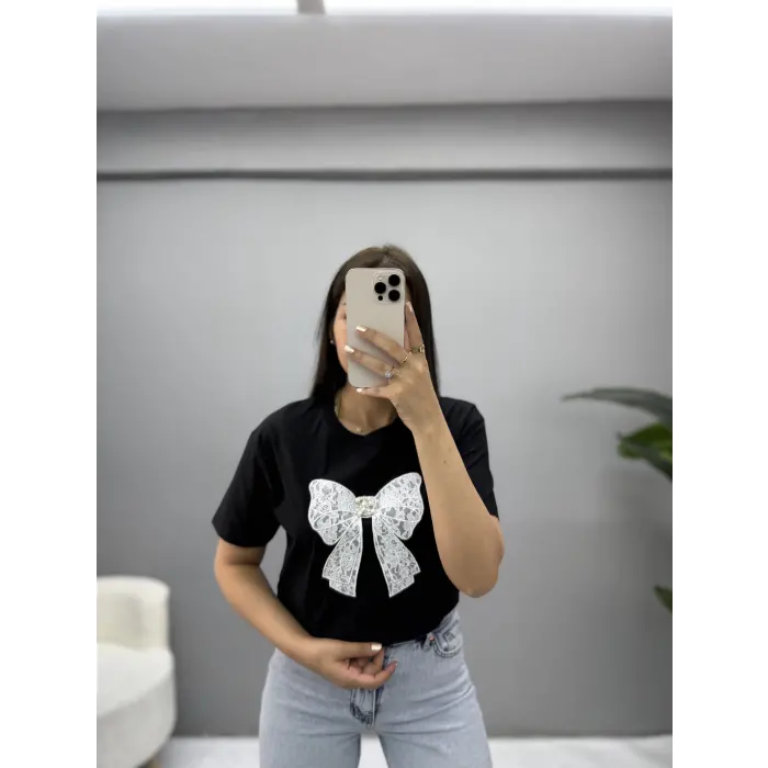 Fiyonk İnci Taş Detaylı T-Shirt