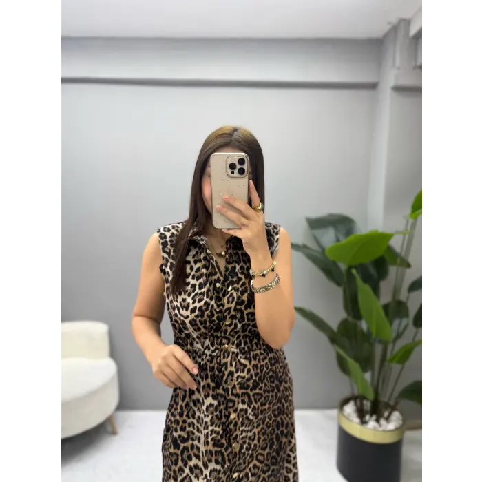 Gold Düğmeli Sıfır Kol Leopar Elbise