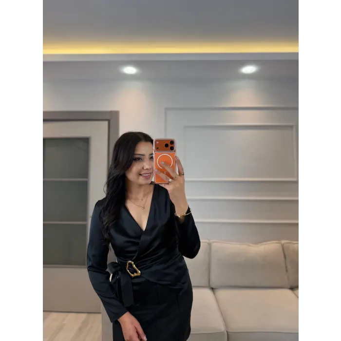 Gold Toka Detaylı Saten Bluz