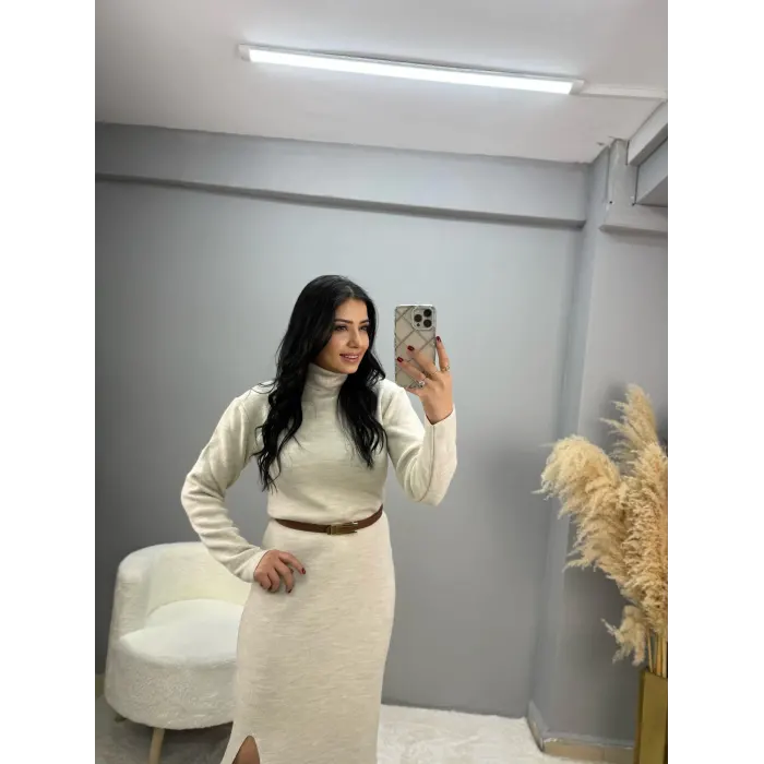 Kante Yırtmaç Detaylı Triko Elbise