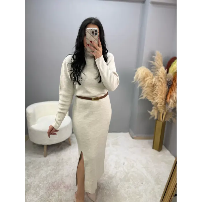 Kante Yırtmaç Detaylı Triko Elbise