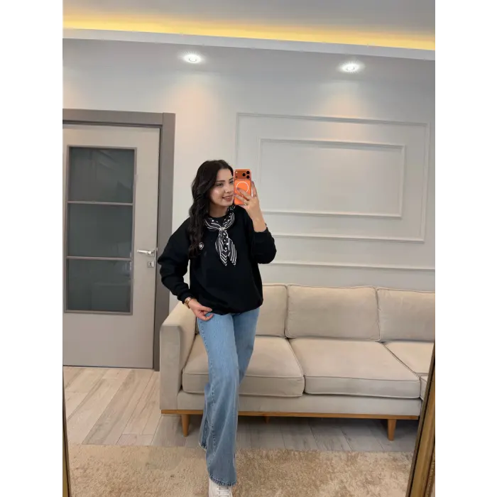 Klos Fular Detaylı Sweatshirt
