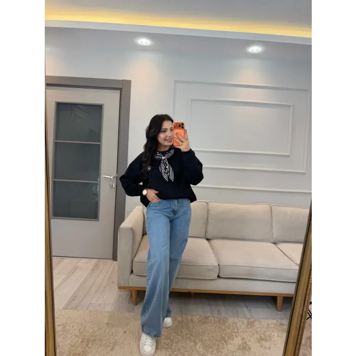 Klos Fular Detaylı Sweatshirt