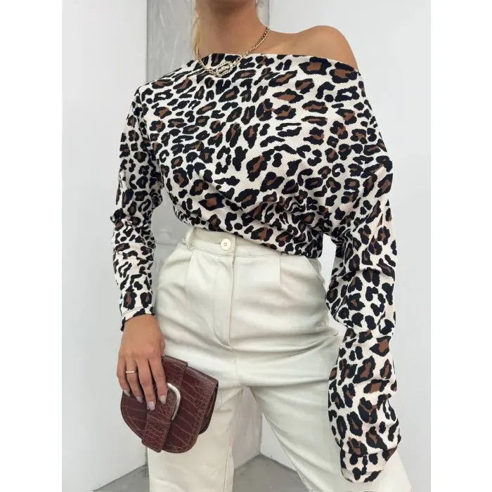 Leopar Kayık Yaka Bluz