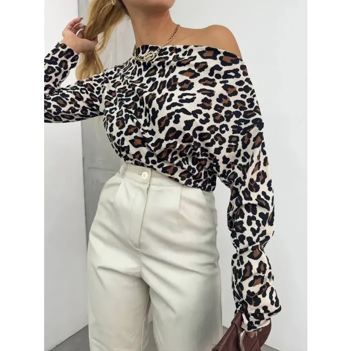 Leopar Kayık Yaka Bluz