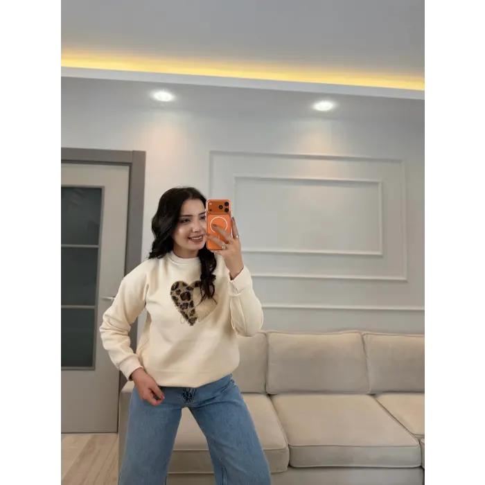 Leopar Peluş Kalp Desenli Sweatshirt