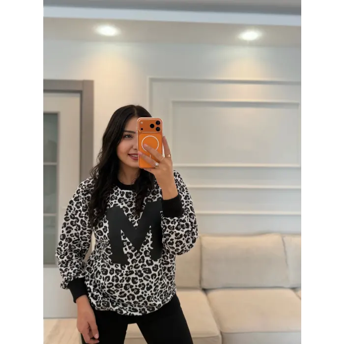 M Baskı Leopar Desenli Sweatshirt