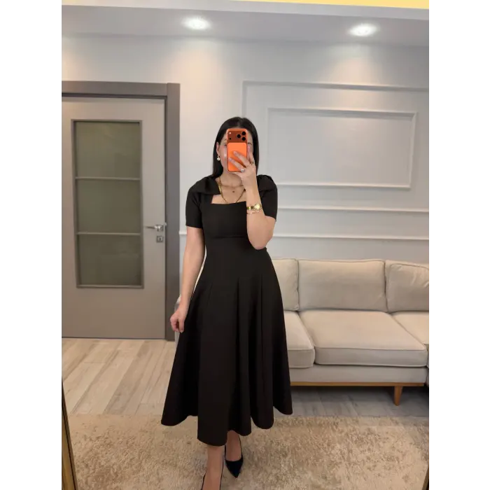 Omuz Fiyonklu Kare Yaka Elbise