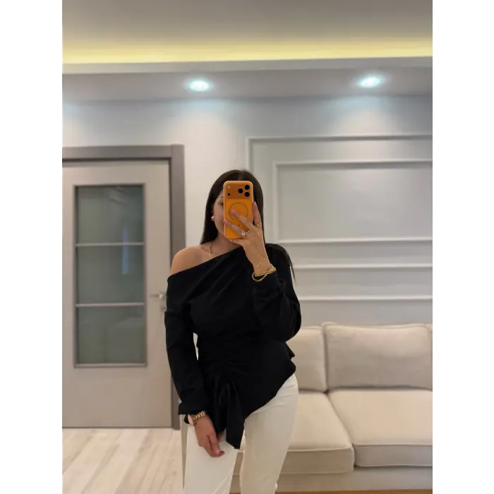 Önü Büzgülü Kayık Yaka Bluz