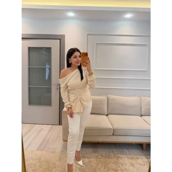 Önü Büzgülü Kayık Yaka Bluz