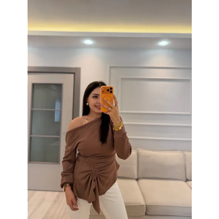 Önü Büzgülü Kayık Yaka Bluz