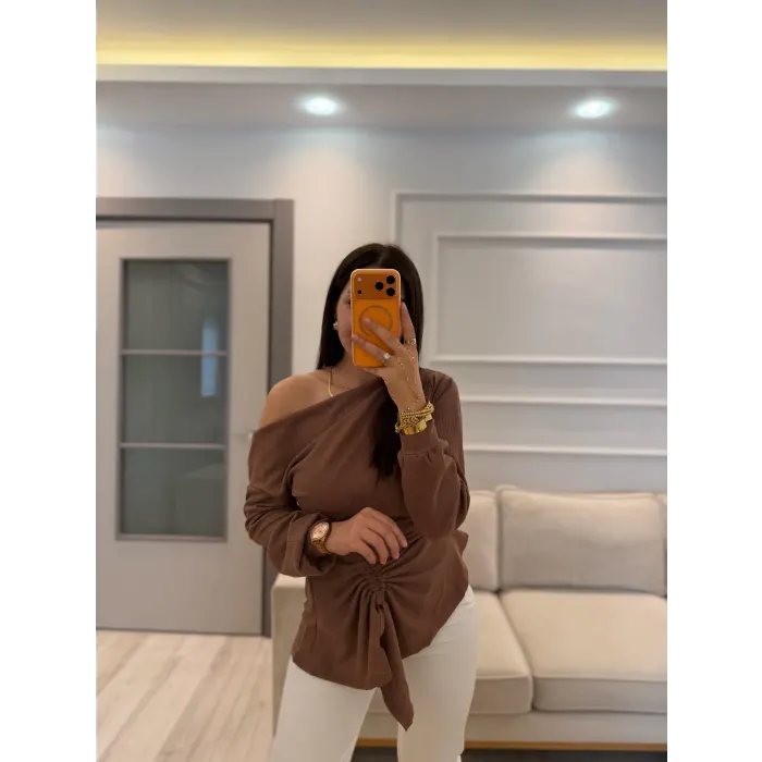 Önü Büzgülü Kayık Yaka Bluz