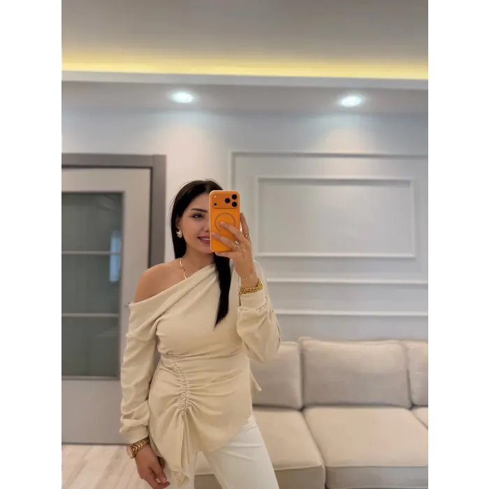 Önü Büzgülü Kayık Yaka Bluz