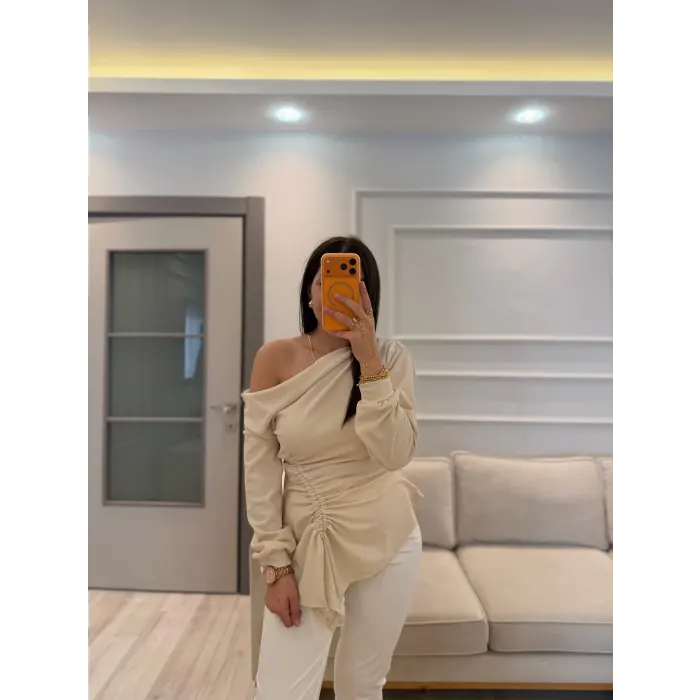 Önü Büzgülü Kayık Yaka Bluz